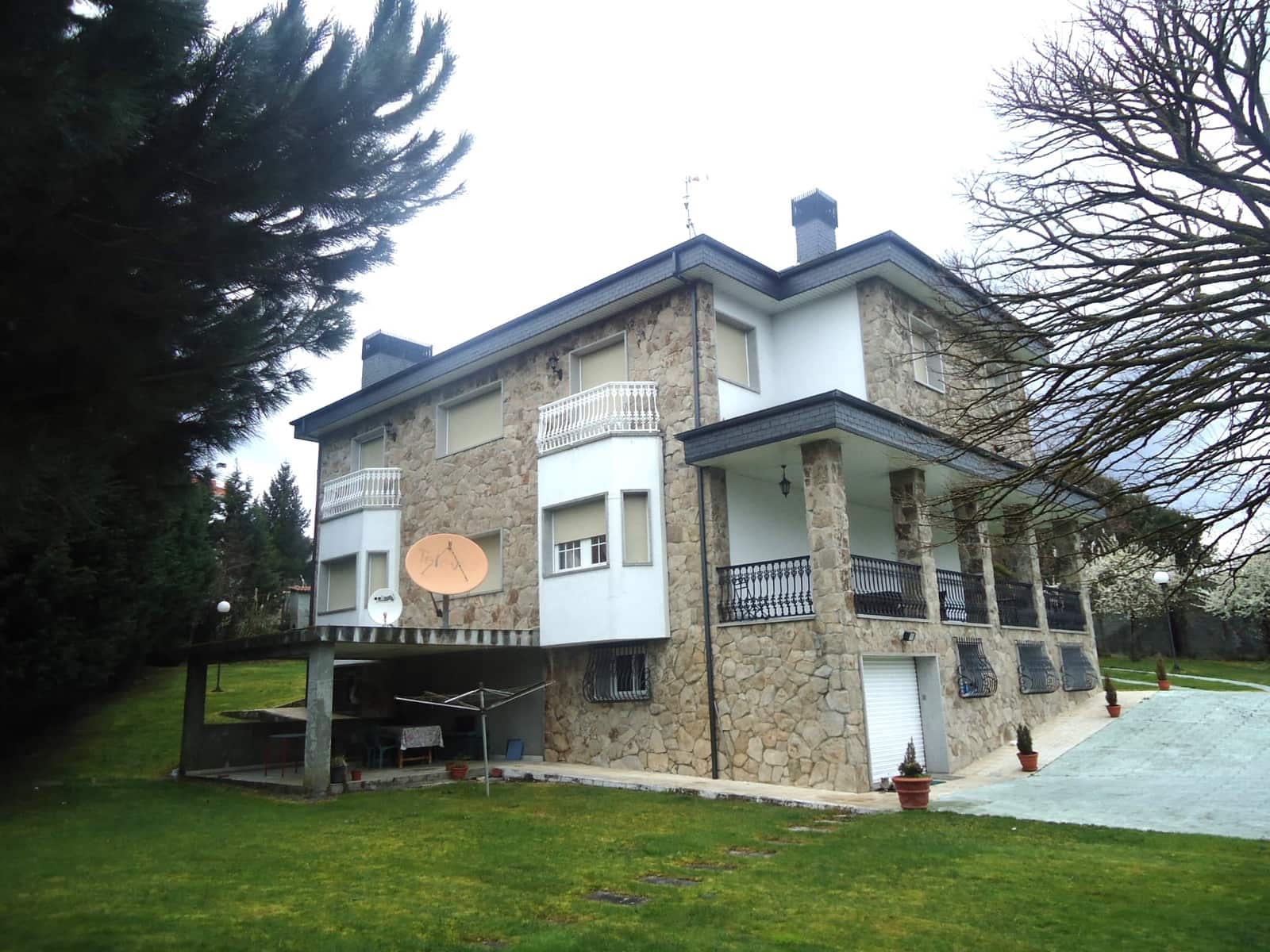 5 soveværelse Finca/Landehus til salg i Barbadas med swimmingpool garage - € 460.000 (Ref: 9112970)