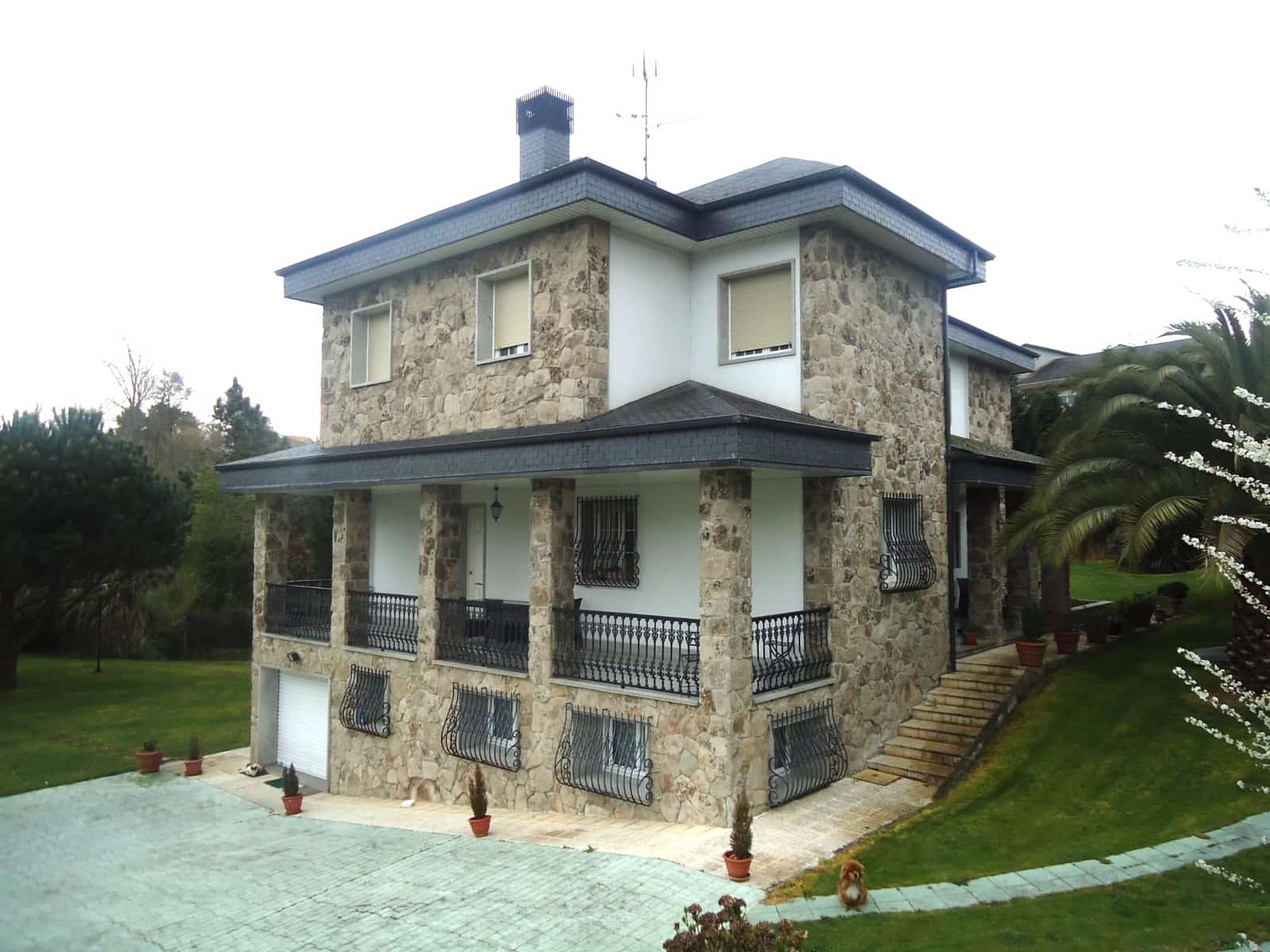 5 soveværelse Finca/Landehus til salg i Barbadas med swimmingpool garage - € 460.000 (Ref: 9112970)