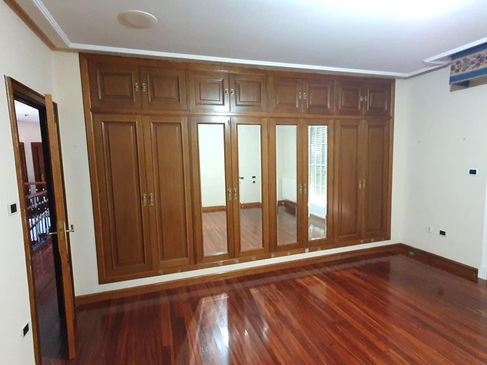 5 soveværelse Finca/Landehus til salg i Barbadas med swimmingpool garage - € 460.000 (Ref: 9112970)