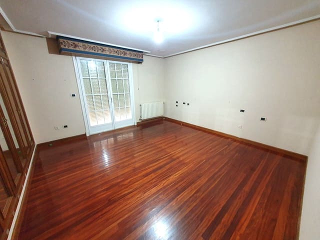 5 sovrum Finca/Hus på landet till salu i Barbadás med pool garage - 460 000 € (Ref: 9112970)