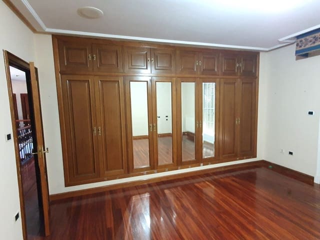 5 sovrum Finca/Hus på landet till salu i Barbadás med pool garage - 460 000 € (Ref: 9112970)