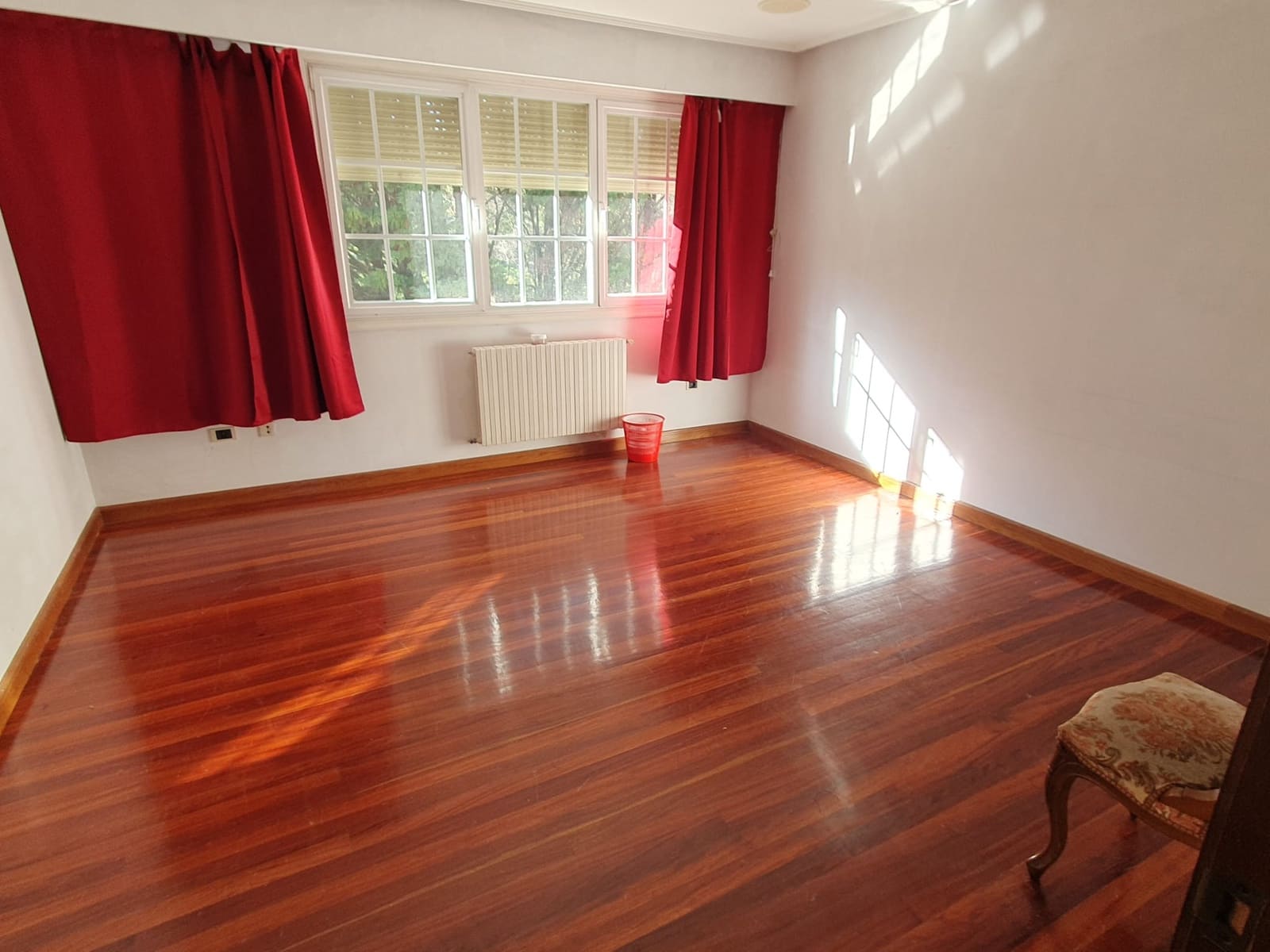 5 soveværelse Finca/Landehus til salg i Barbadas med swimmingpool garage - € 460.000 (Ref: 9112970)