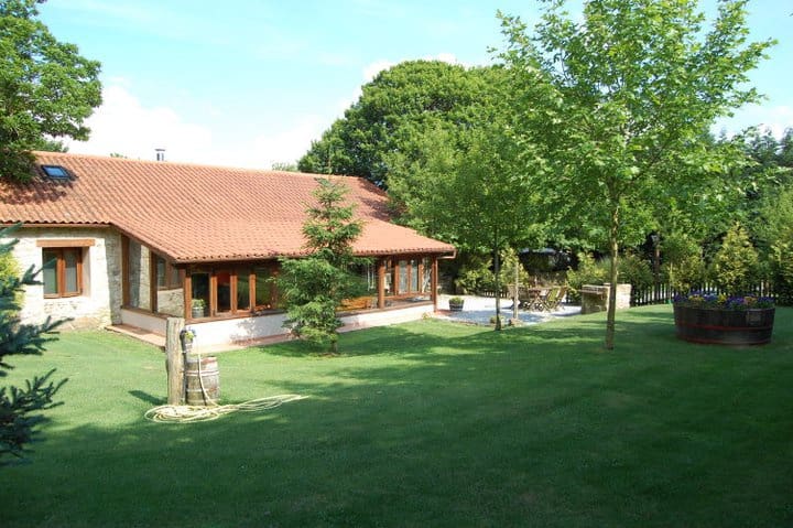 19 bedroom Guesthouse/B & B for sale in Chantada with pool garage - € 1,950,000 (Ref: 9123616)