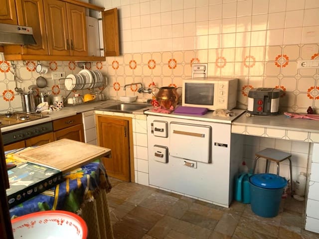 4 bedroom Finca/Country House for sale in Monforte de Lemos with garage - € 199,000 (Ref: 9170238)