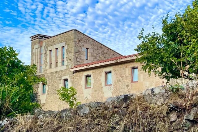 4 bedroom Finca/Country House for sale in Pantón - € 340,000 (Ref: 9193277)
