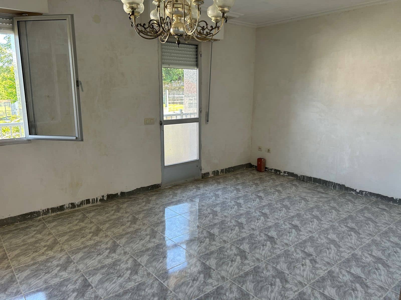 4 slaapkamer Finca/Landhuis te koop in Banos de Molgas - € 95.000 (Ref: 9383326)