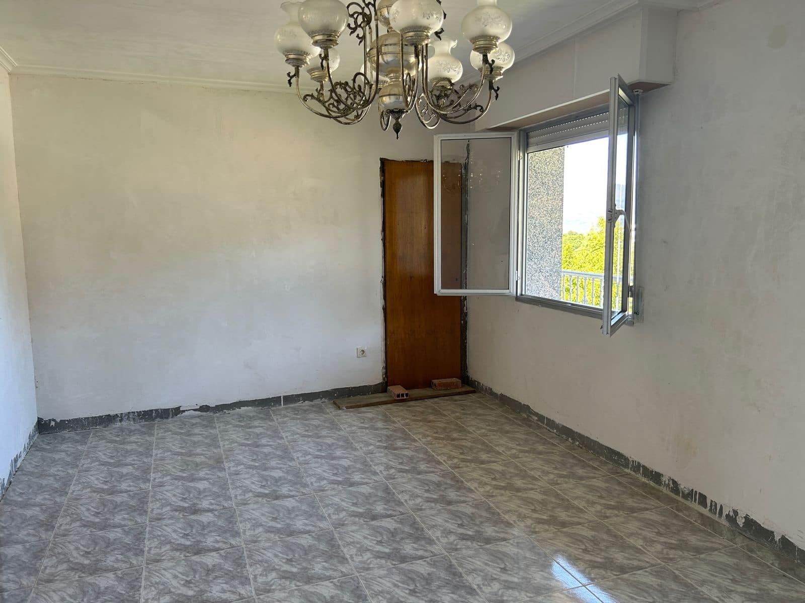 4 slaapkamer Finca/Landhuis te koop in Banos de Molgas - € 95.000 (Ref: 9383326)