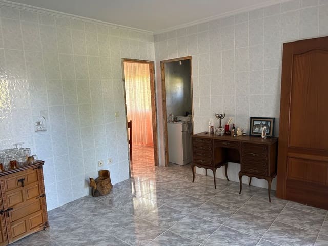 4 slaapkamer Finca/Landhuis te koop in Baños de Molgas - € 95.000 (Ref: 9383326)