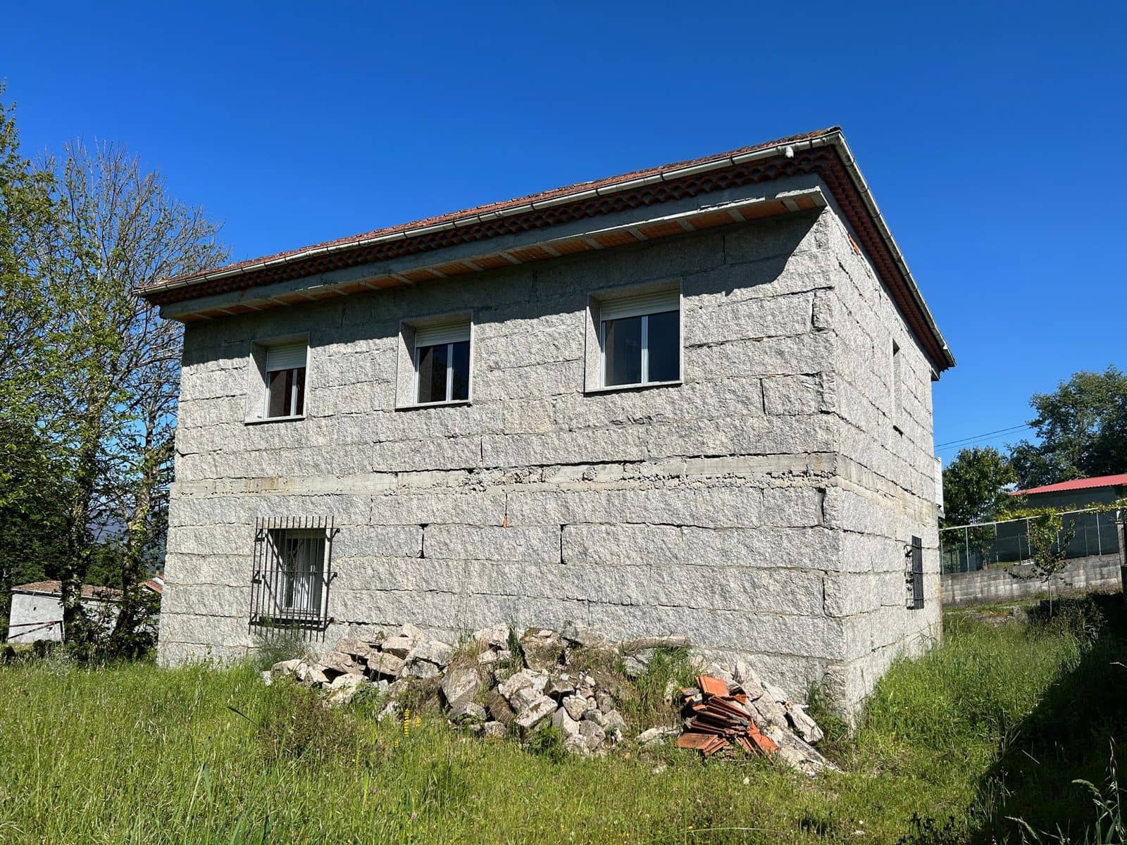 4 slaapkamer Finca/Landhuis te koop in Banos de Molgas - € 95.000 (Ref: 9383326)