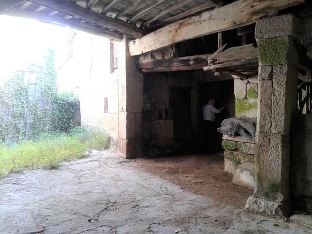 Finca/Casa Rural de 6 habitaciones en Taboadela en venta - 100.000 € (Ref: 9467641)