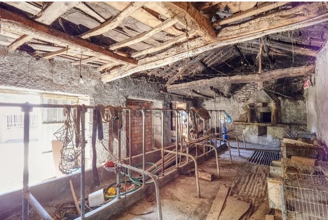 4 bedroom Finca/Country House for sale in Carballedo with garage - € 125,000 (Ref: 9588120)