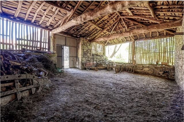 4 bedroom Finca/Country House for sale in Carballedo with garage - € 125,000 (Ref: 9588120)