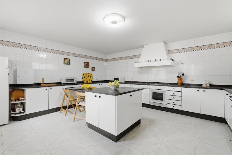 11 sovrum Finca/Hus på landet till salu i Ponteareas med pool garage - 465 000 € (Ref: 9641390)