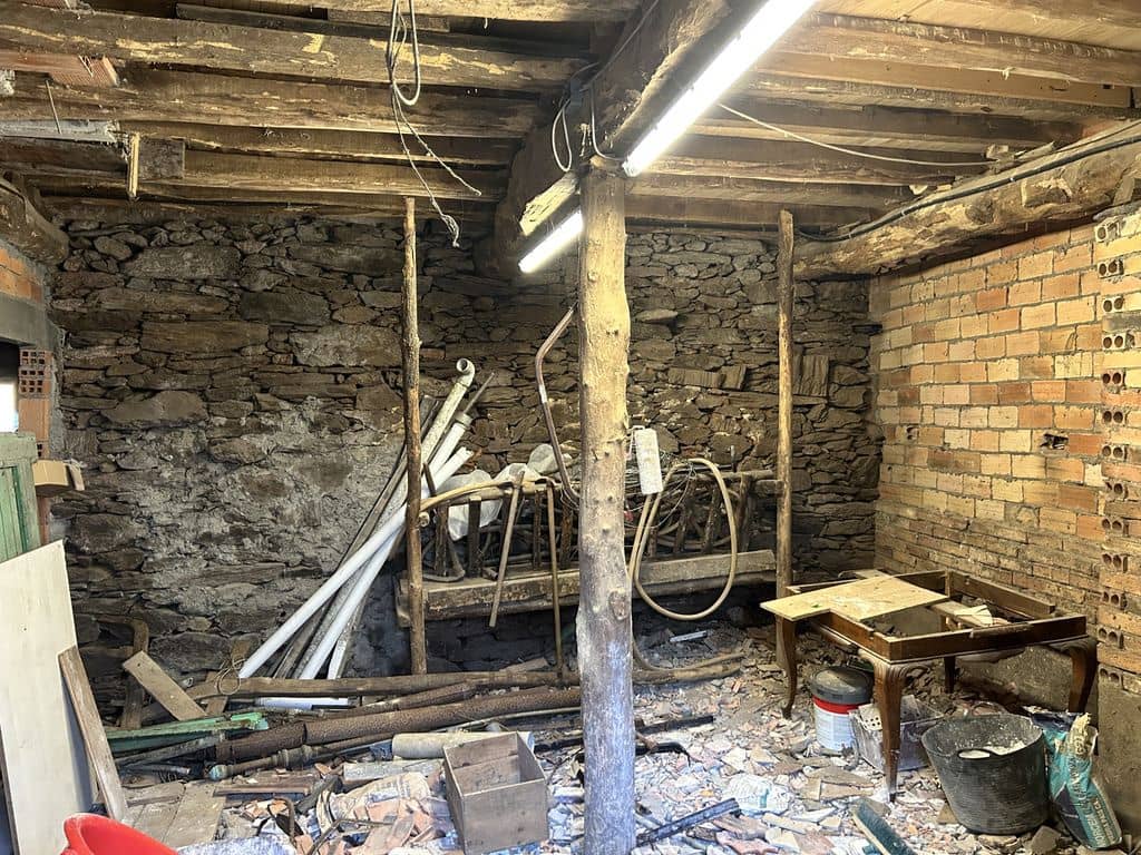 4 bedroom Finca/Country House for sale in Boboras - € 75,000 (Ref: 9694402)