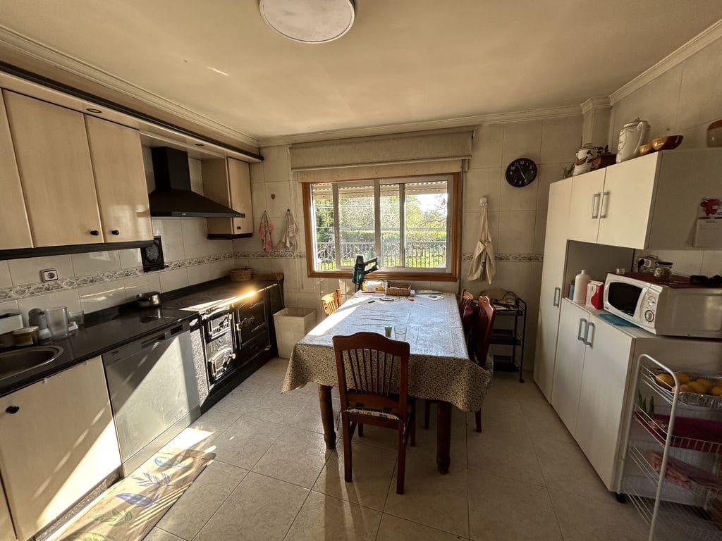 4 bedroom Finca/Country House for sale in A Pobra de Brollon - € 110,000 (Ref: 9734088)