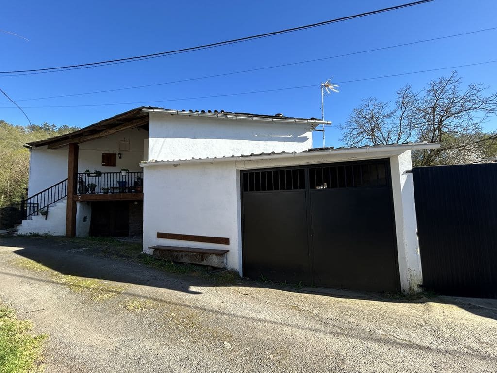 4 bedroom Finca/Country House for sale in A Pobra de Brollon - € 110,000 (Ref: 9734088)