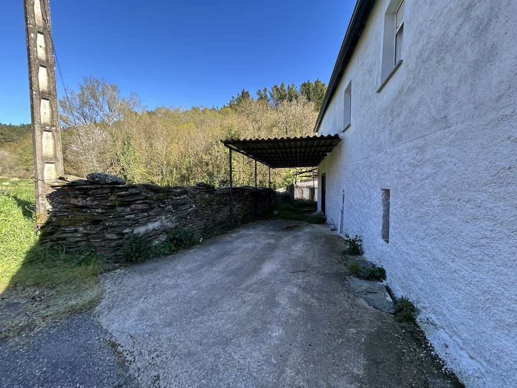 4 bedroom Finca/Country House for sale in A Pobra de Brollon - € 110,000 (Ref: 9734088)