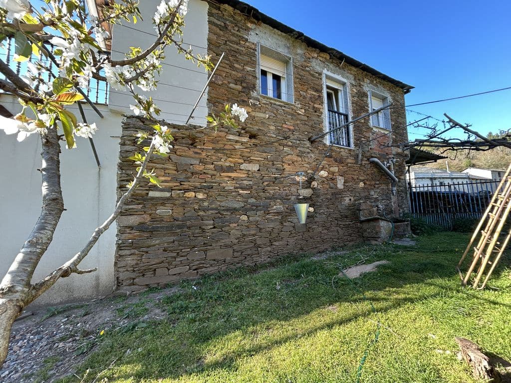 4 bedroom Finca/Country House for sale in A Pobra de Brollon - € 110,000 (Ref: 9734088)