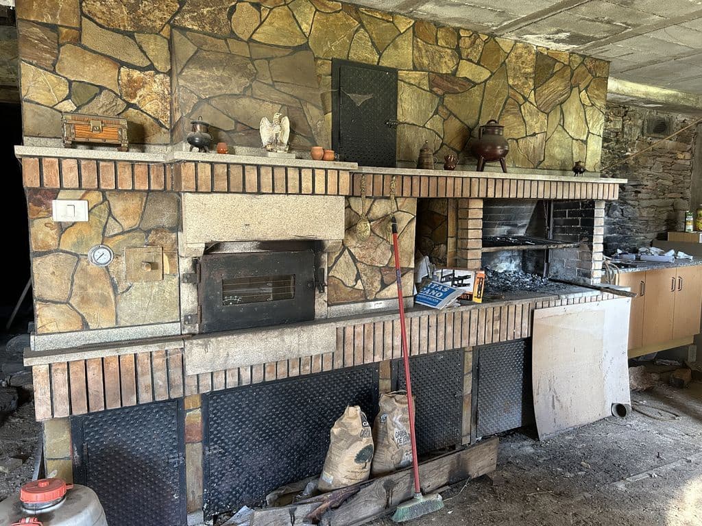 4 bedroom Finca/Country House for sale in A Pobra de Brollon - € 110,000 (Ref: 9734088)