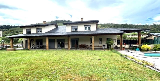 4 soveværelse Finca/Landehus til salg i O Barco de Valdeorras - € 320.000 (Ref: 9815255)