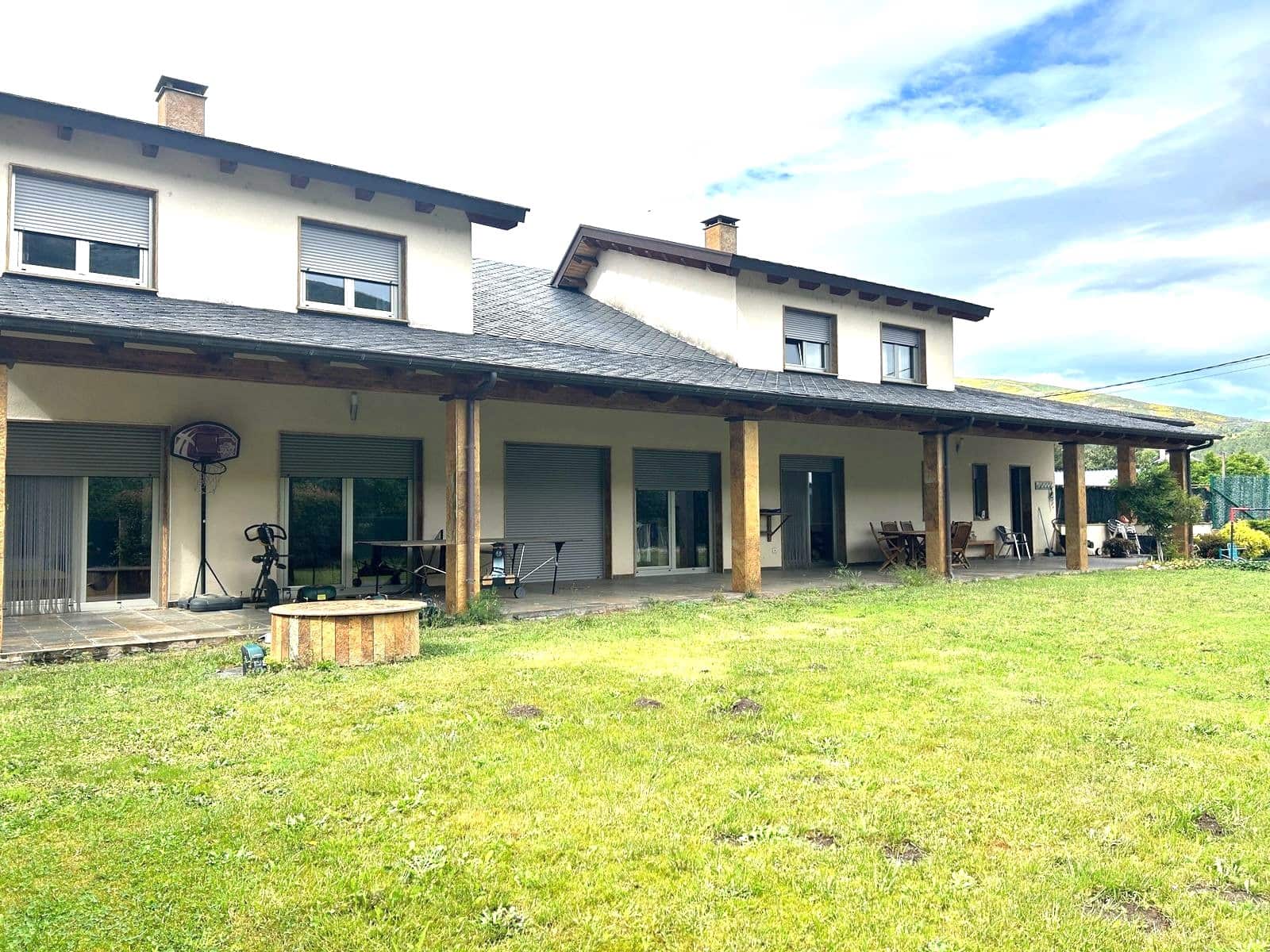4 soveværelse Finca/Landehus til salg i O Barco de Valdeorras - € 320.000 (Ref: 9815255)
