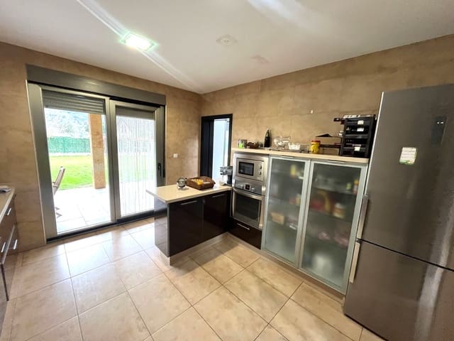 4 soveværelse Finca/Landehus til salg i O Barco de Valdeorras - € 320.000 (Ref: 9815255)
