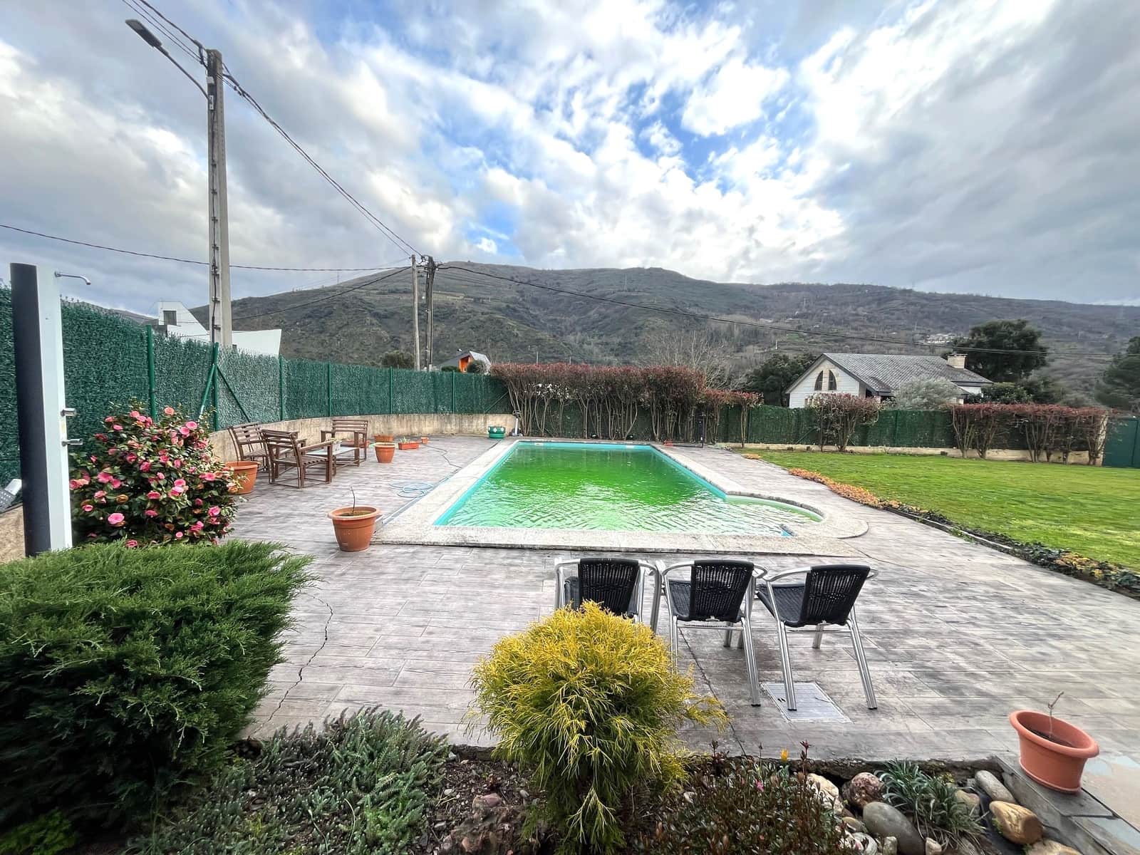 4 soveværelse Finca/Landehus til salg i O Barco de Valdeorras - € 320.000 (Ref: 9815255)