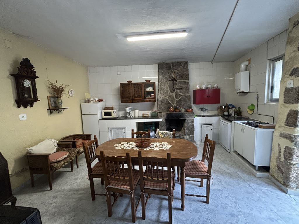 4 bedroom Finca/Country House for sale in Nogueira de Ramuin - € 104,000 (Ref: 9848364)