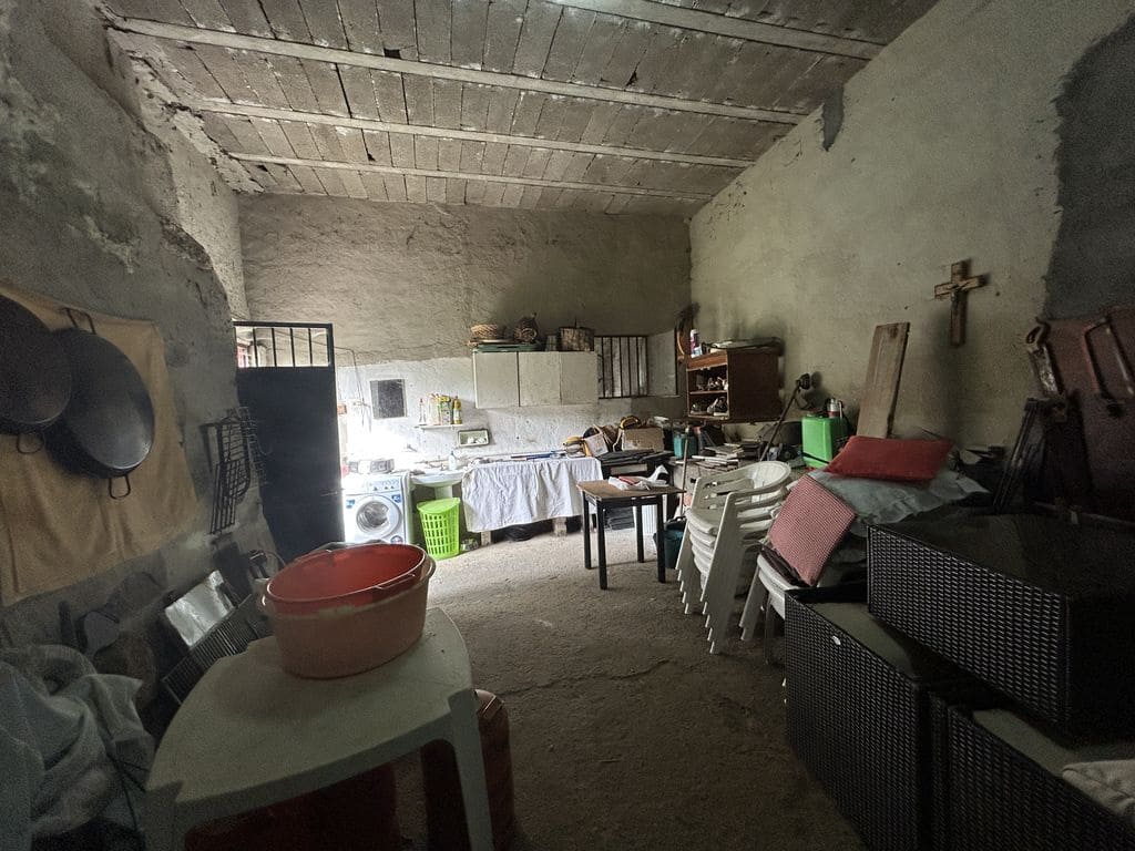 4 bedroom Finca/Country House for sale in Nogueira de Ramuin - € 104,000 (Ref: 9848364)