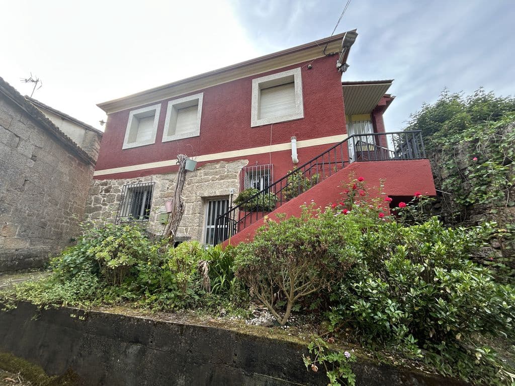 4 bedroom Finca/Country House for sale in Nogueira de Ramuin - € 104,000 (Ref: 9848364)