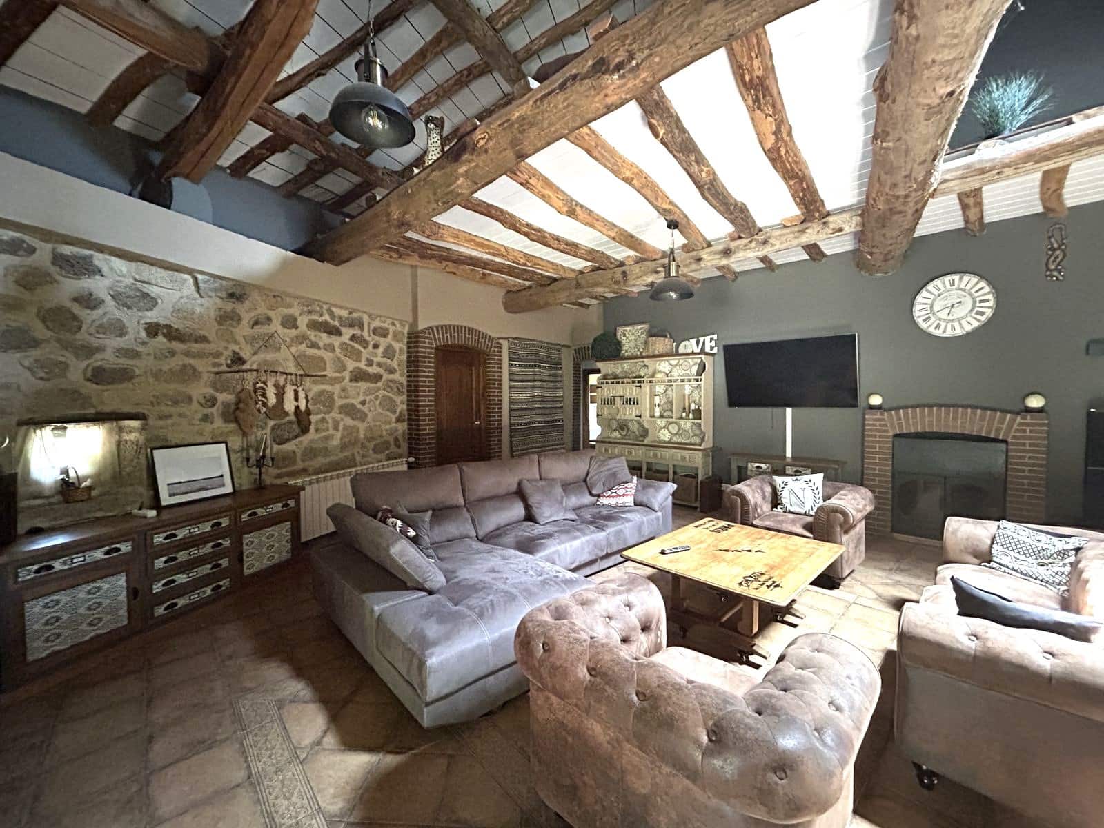 6 slaapkamer Finca/Landhuis te koop in Panton met garage - € 360.000 (Ref: 9926346)