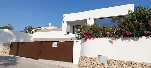 4 soverom Villa til salgs i Moraira, Teulada-Moraira med garasje - € 1 450 000 (Ref: 9895309)