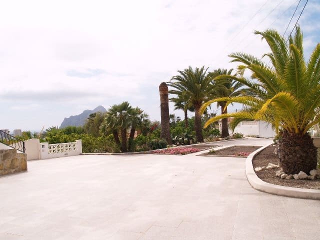 5 sovrum Villa till salu i Calpe / Calp med garage - 995 000 € (Ref: 9895312)
