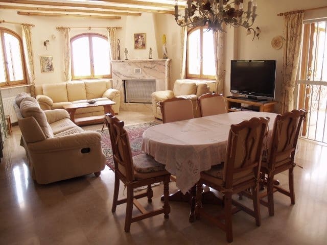 5 sovrum Villa till salu i Calpe / Calp med garage - 995 000 € (Ref: 9895312)