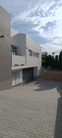 4 slaapkamer Villa te koop in Calpe / Calp met garage - € 1.250.000 (Ref: 9895314)