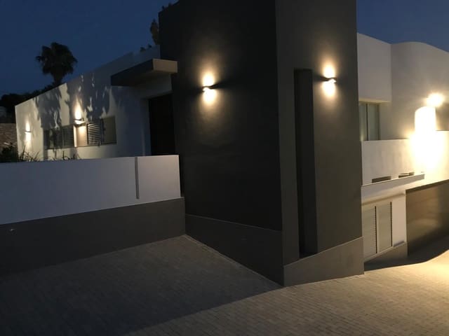4 slaapkamer Villa te koop in Calpe / Calp met garage - € 1.250.000 (Ref: 9895314)