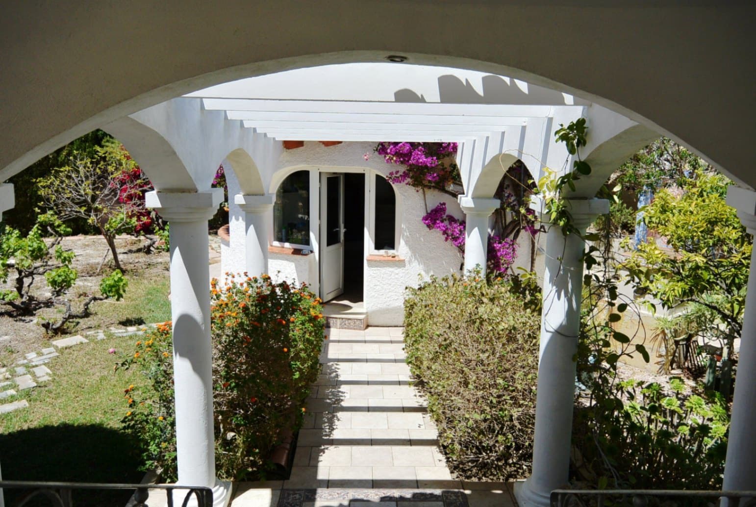 6 Zimmer Villa zu verkaufen in Calpe / Calp mit Garage - 599.990 € (Ref: 9897270)