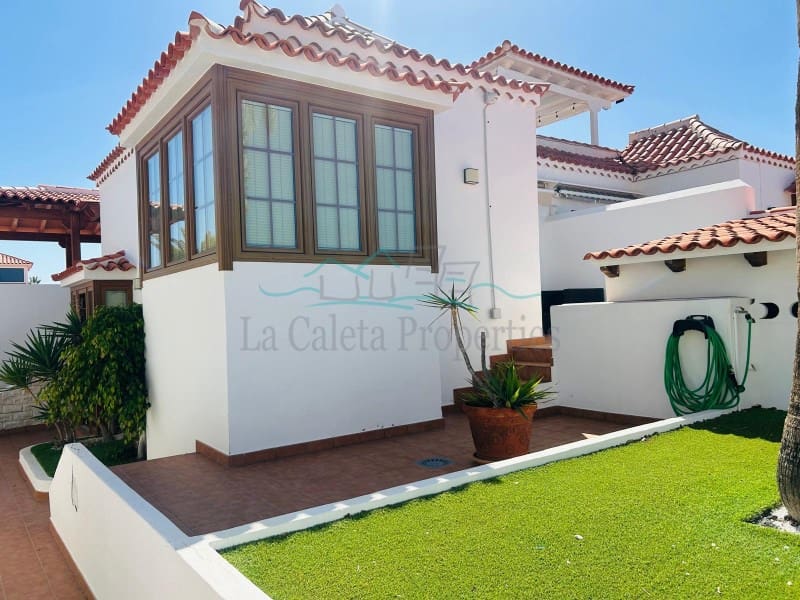 4 soveværelse Villa til salg i La Caleta Adeje med swimmingpool - € 1.400.000 (Ref: 10054942)