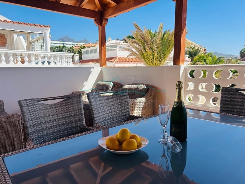 4 soveværelse Villa til salg i La Caleta Adeje med swimmingpool - € 1.400.000 (Ref: 10054942)