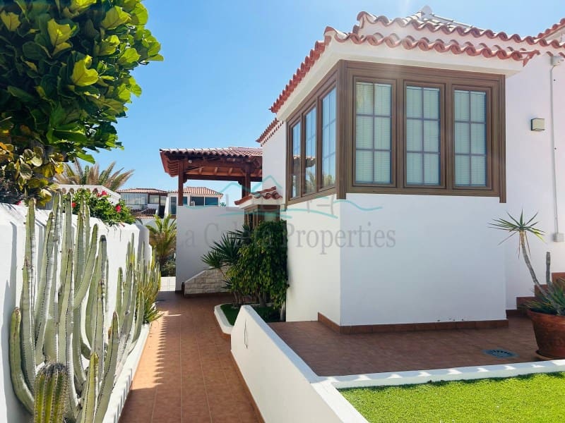 4 soveværelse Villa til salg i La Caleta Adeje med swimmingpool - € 1.400.000 (Ref: 10054942)