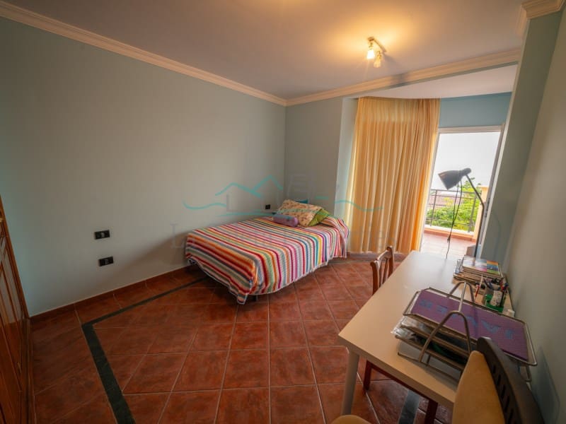 5 bedroom Villa for sale in Adeje with garage - € 1,750,000 (Ref: 10061714)