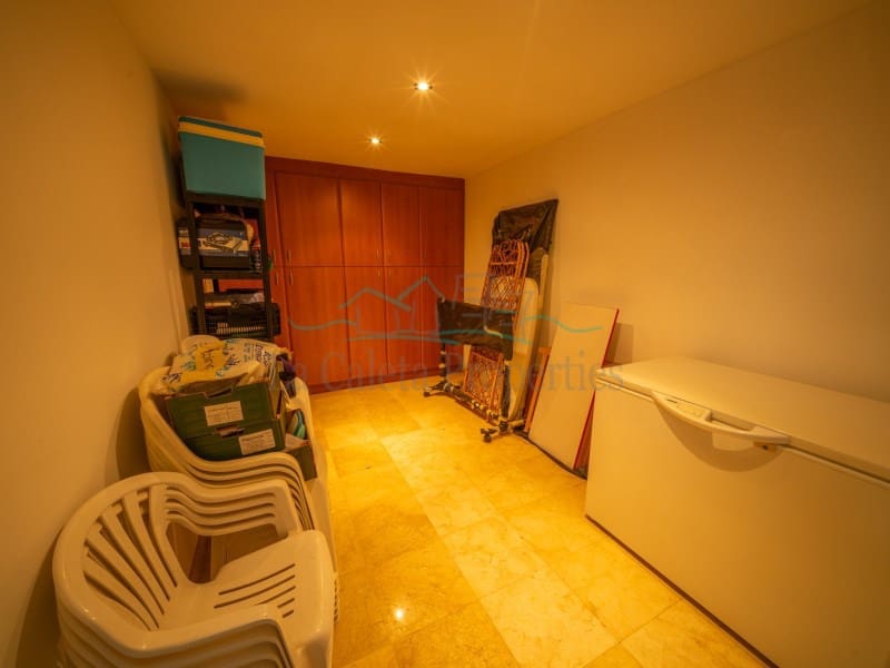 5 bedroom Villa for sale in Adeje with garage - € 1,750,000 (Ref: 10061714)