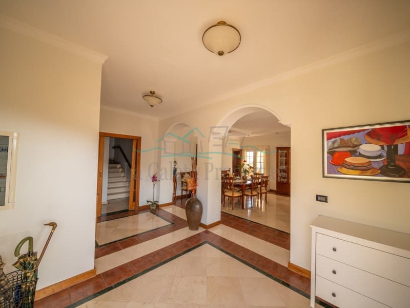5 bedroom Villa for sale in Adeje with garage - € 1,750,000 (Ref: 10061714)