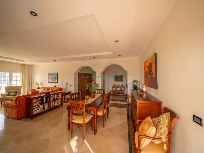 5 bedroom Villa for sale in Adeje with garage - € 1,750,000 (Ref: 10061714)