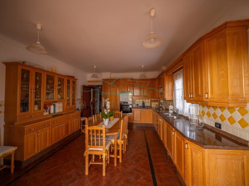 5 bedroom Villa for sale in Adeje with garage - € 1,750,000 (Ref: 10061714)