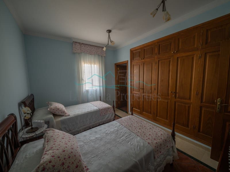 5 bedroom Villa for sale in Adeje with garage - € 1,750,000 (Ref: 10061714)