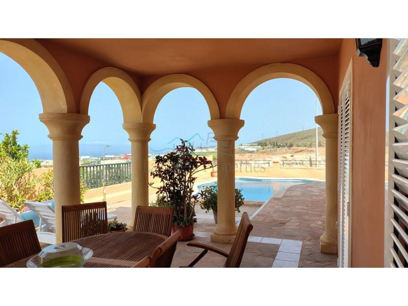 5 bedroom Villa for sale in Adeje with garage - € 1,750,000 (Ref: 10061714)