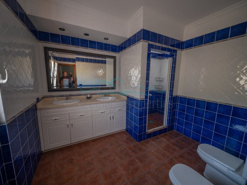 5 bedroom Villa for sale in Adeje with garage - € 1,750,000 (Ref: 10061714)