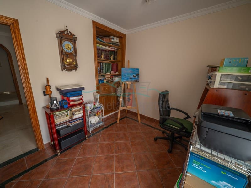 5 bedroom Villa for sale in Adeje with garage - € 1,750,000 (Ref: 10061714)