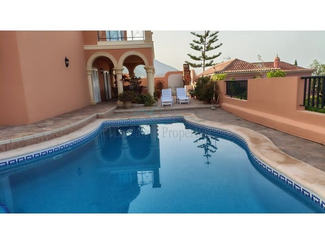 5 Zimmer Villa zu verkaufen in Casco Urbano, Adeje mit Garage - 1.750.000 € (Ref: 10061714)